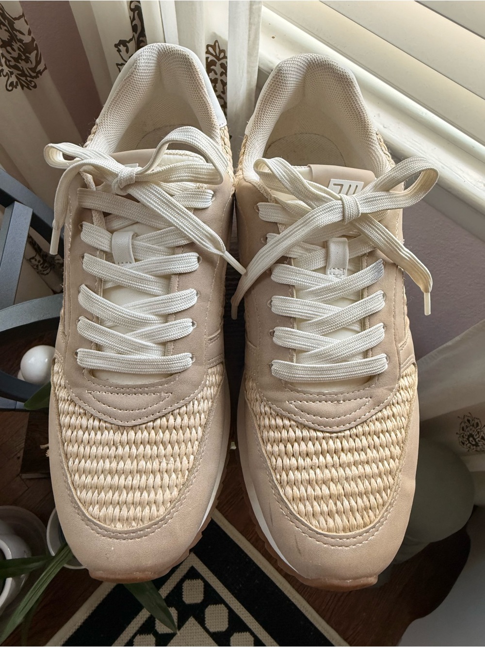 Steve Madden Sneaker, Ladies size 9